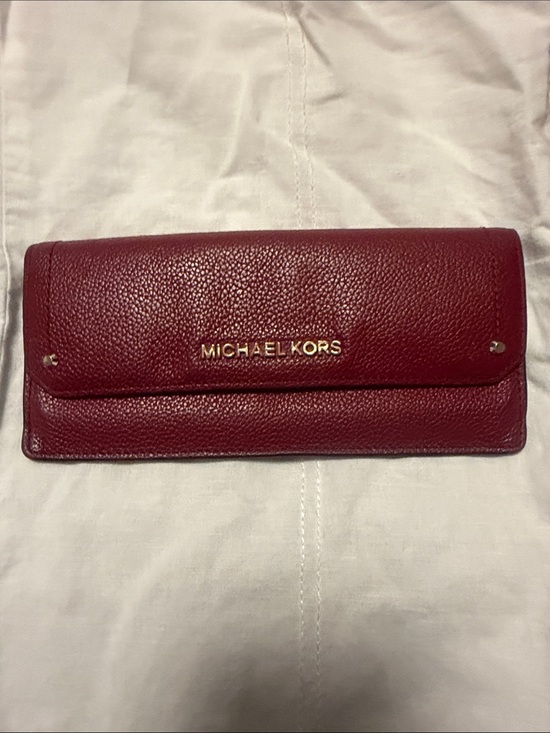Michael Kors Handbags - Michael Kors Pebbled Leather Wallet - Gold Hardware